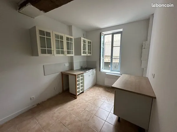 Studio 24m2 refait à neuf hyper centre Auxerre