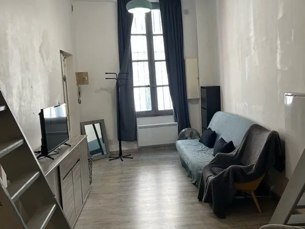 Loue Appartement Studio dans l'Ecusson - 40m2