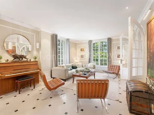 Maison 8 pièces 265 m²