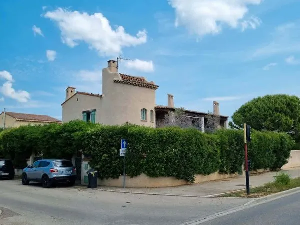 Bas de villa T3 MEUBLÉ jardin et piscine