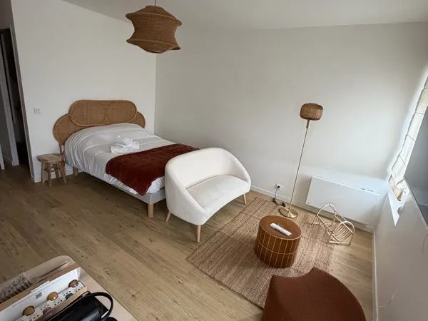 Studio 24 m² refait à neuf-Meublé & équipé