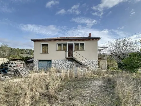 Nîmes, quartier Courbessac, 136m² répartis en deux plateaux de 68m² sur 1600m² de terrain