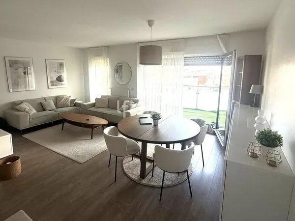 Bel appart 3 p. de 68 m² env. avec garage et parking