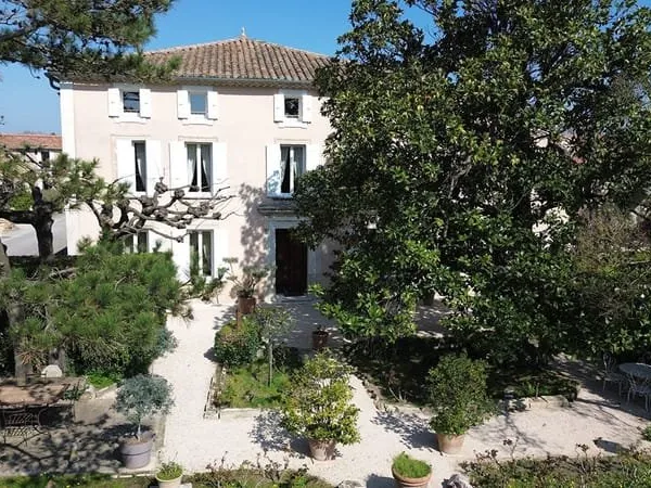 L'AGENCE LE NID DE PROVENCE DE PERNES LES FONTAINES VOUS PROPOSE CETTE MAGNIFIQUE MAISON DE MAÎTRE