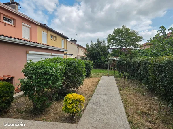 Local professionnel - 110 m² rénové - Parking privé - Jardin