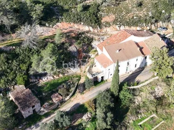 PROPRIETE 326 M2 PROCHE DE SAINT-CHINIAN LOGEMENT + GITES SUR 8500 M2 DE TERRAIN