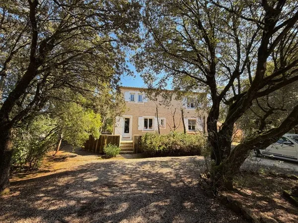 MAISON TRADITIONNELLE - 176 M2 - TERRAIN D'ENVIRON 4000 M2 -