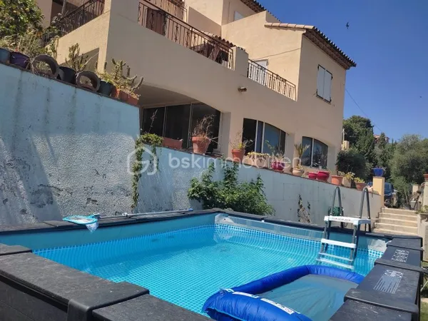 Maison 8 pièces 255 m²