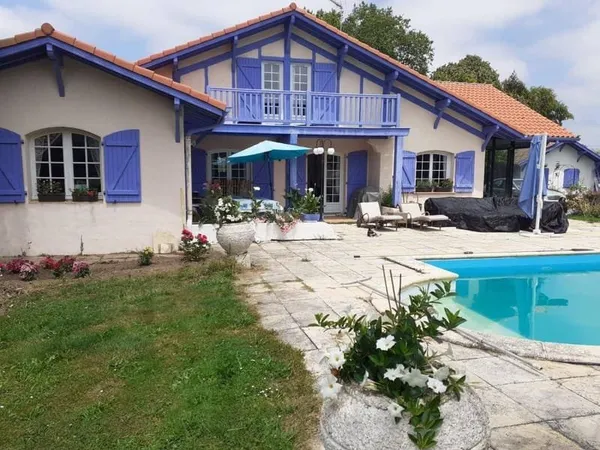 Maison 5 pièces 215 m²