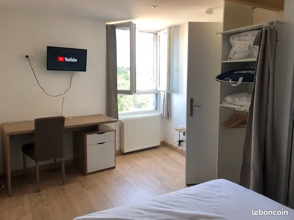 Chambre meublée avec SDB privée - Colocation calme - Centre-ville