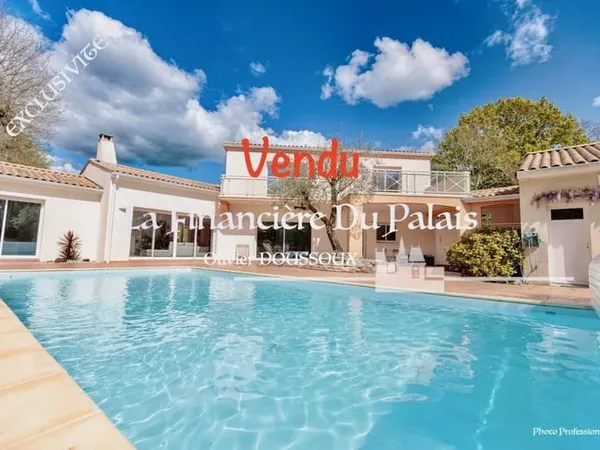 Maison 7 pièces 240 m²