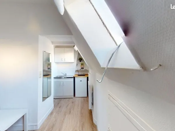950 Appartement. 1 pièce. 14,5m²