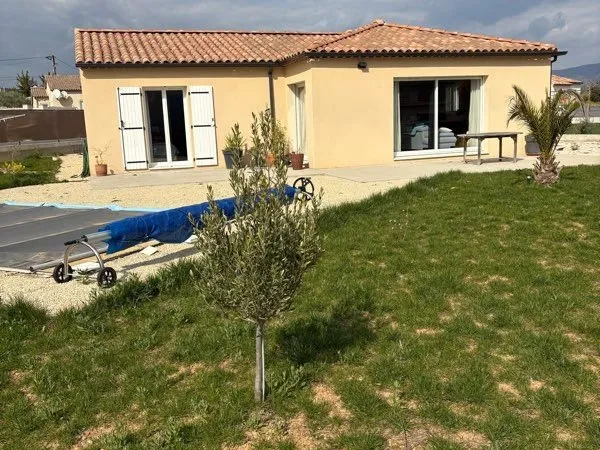 Maison récente avec piscine - Environnement calme et vue