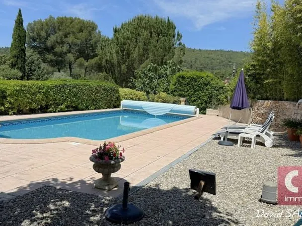 GAREOULT : maison T6 (170 m²) avec piscine à vendre