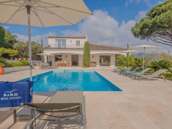 SAINTE MAXIME - MAGNIFIQUE VILLA AVEC PISCINE PROCHE DU CENTRE