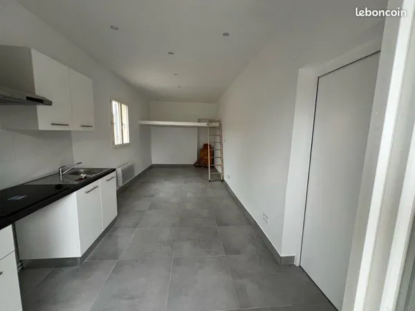 Loue grand studio de 30 m2