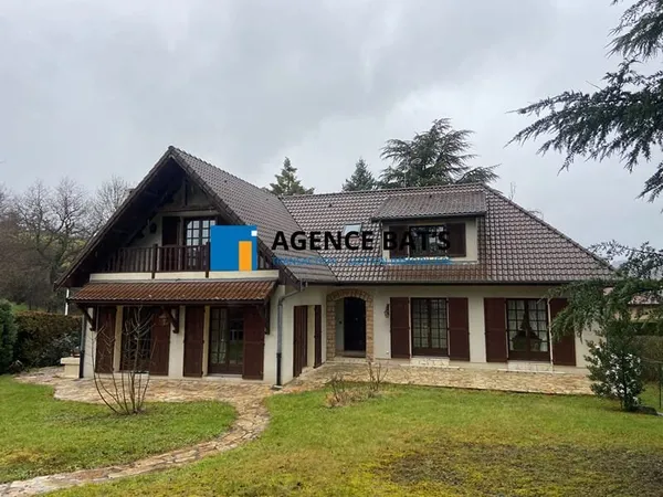 Villa de caractère en plein centre de Roche La Molière