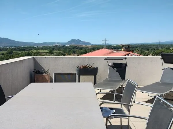 Appartement 63 M2 Meublé Terrasse 29 M2 Résidence calme et sécurisée TBE Sans vis à vis