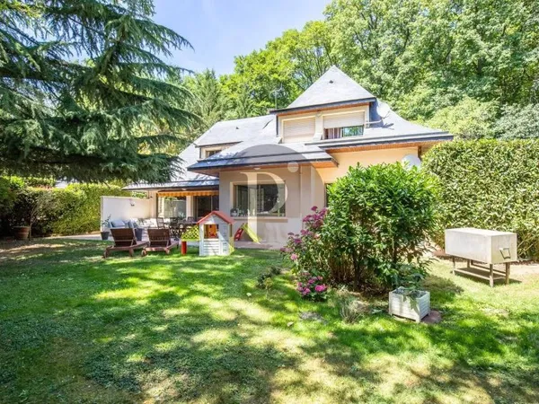 Maison Verrieres Le Buisson 7 pièce(s) 180 m2