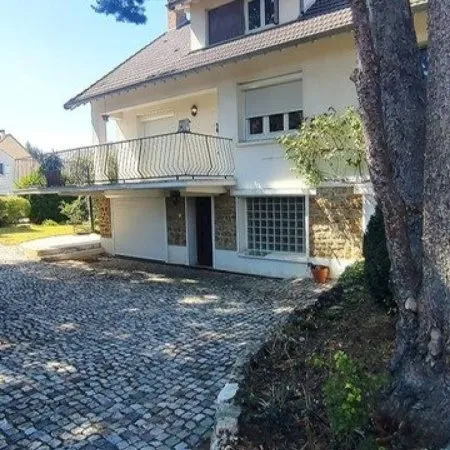 Maison 8 pièces 220 m²