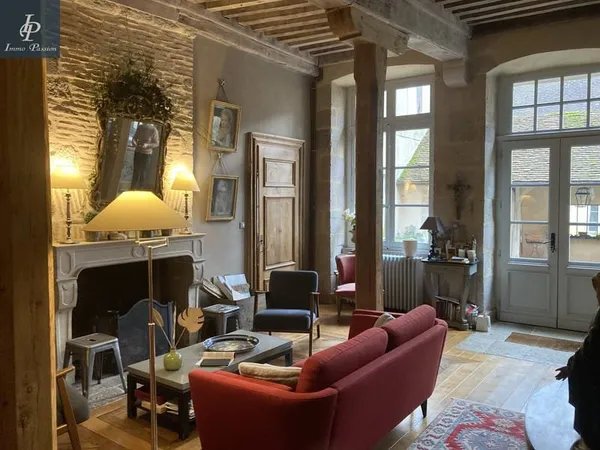 A VENDRE MAISON DE PRESTIGE CENTRE VILLE HISTORIQUE D'AUTUN.