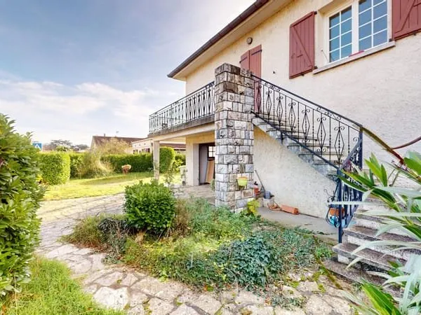 Maison familiale T6 de 142 m2 Luminosité, beau volume et e