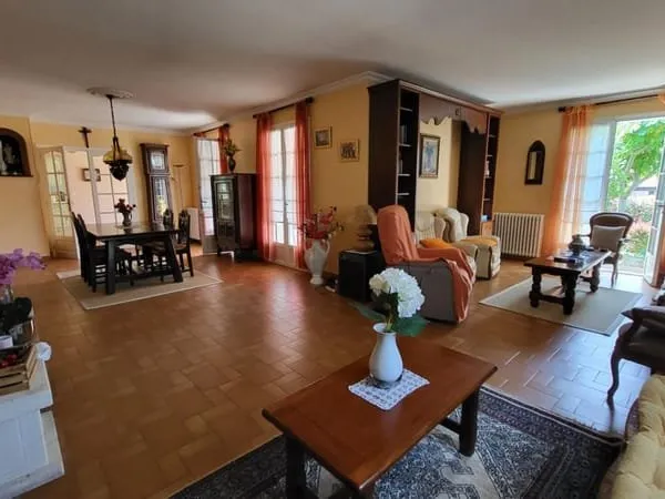 Maison années 1975 Saint Medard De Mussidan 6 pièces 210 m2 jardin de 1310m²