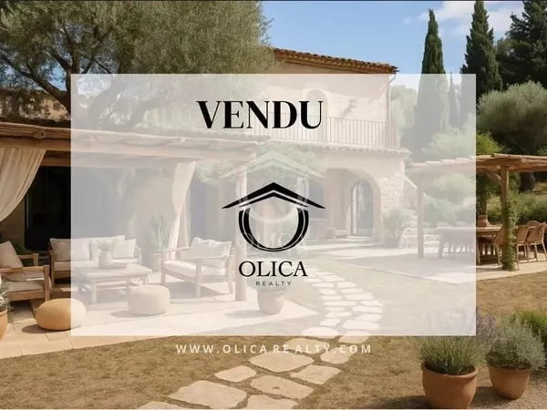 Mougins - Propriété comprenant deux Villas avec Piscine