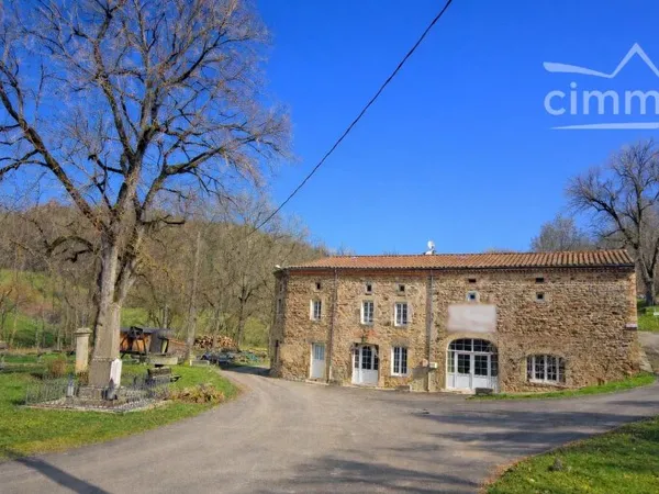 Ancienne auberge de caractère – 322 m² – Parc du Livradois