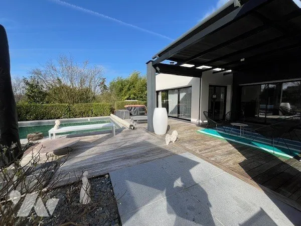 Maison 8 pièces 220 m²