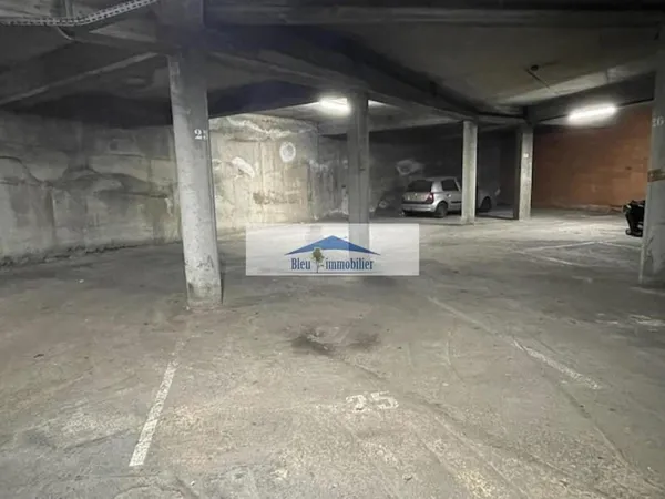 Garage / Parking