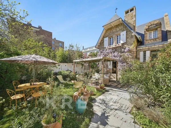 Maison de charme avec jardin orienté plein sud