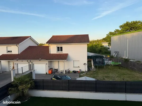Maison mitoyenne à louer pont évêque 103 m2