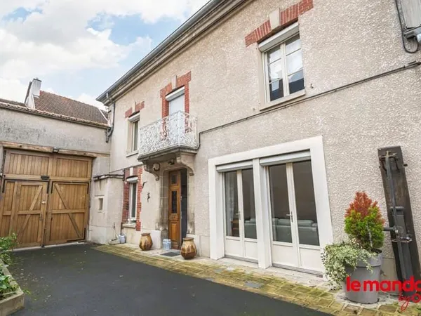 Magnifique maison et grandes dépendances à Ay