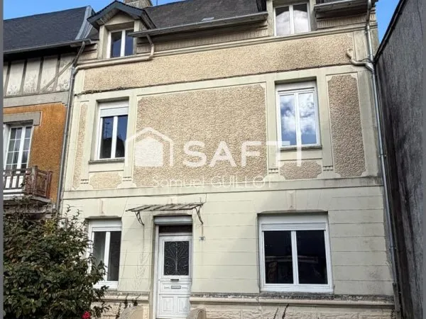 Belle maison familiale au coeur du bourg de Javron