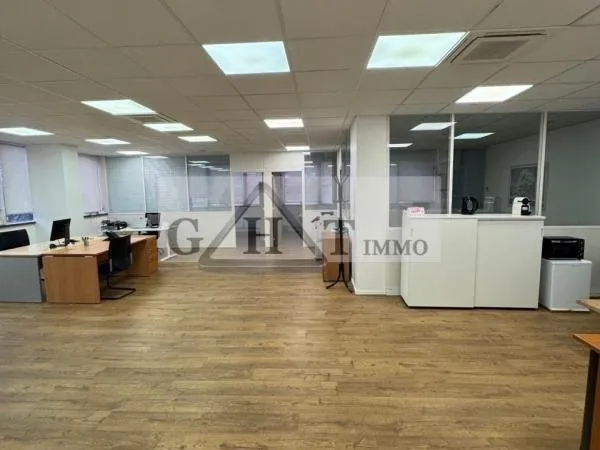 À LOUER, Plateau de bureaux 150 m², Emplacement n°1 à Maisons-Alfot