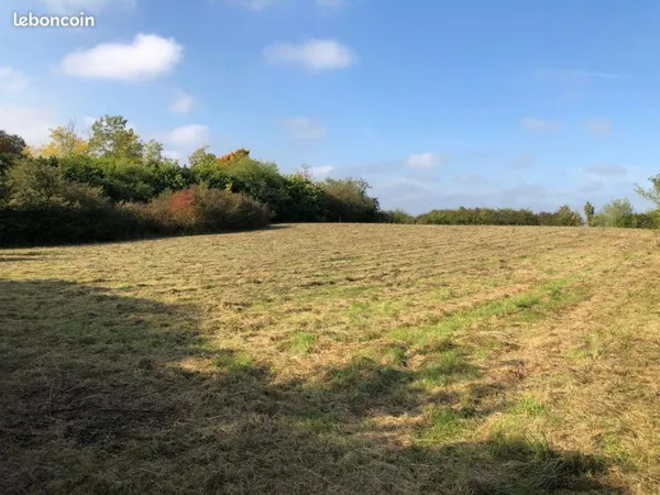 Terrain clos non constructible 4958m²