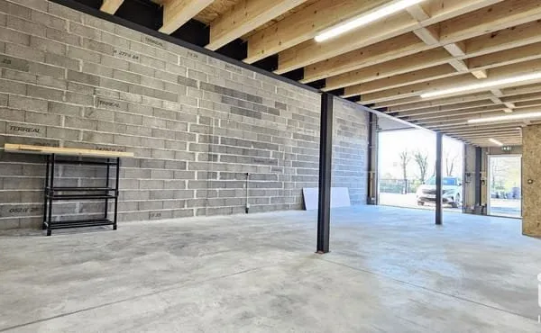 Local commercial 198 m²