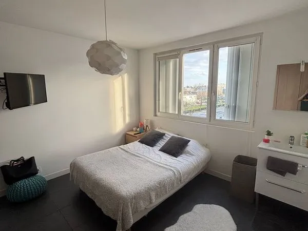 Location en face de rennes 2 de mai à aout