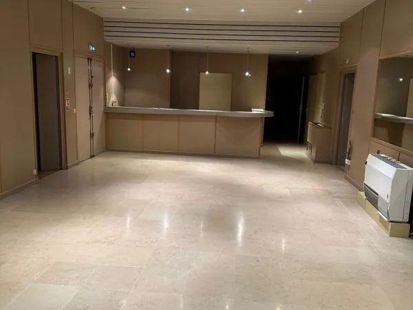 Local professionnel 634 m²