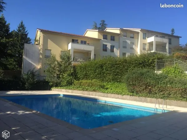Charmant T2 dans résidence avec piscine - rare