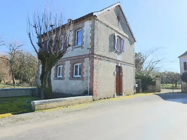 Maison (105m²) comprenant 3 chambres. sur 886m² de terrain