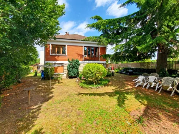 Grande maison familiale avec jardin arboré - Idéale pour une grande famille, une profession libérale