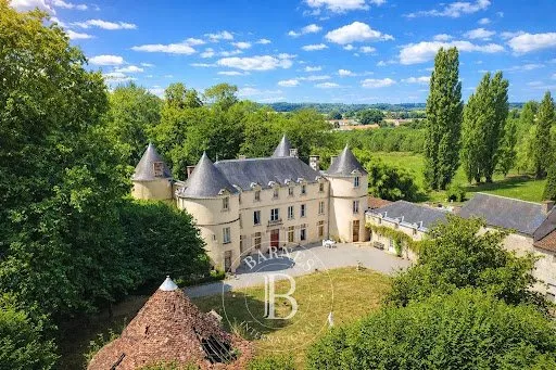 Château 738 m²