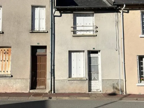 Maison de bourg à rénover 235 m2 de terrain