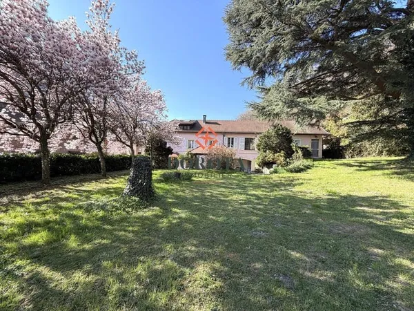 Ancienne maison de diligences - Charme et potentiel rare