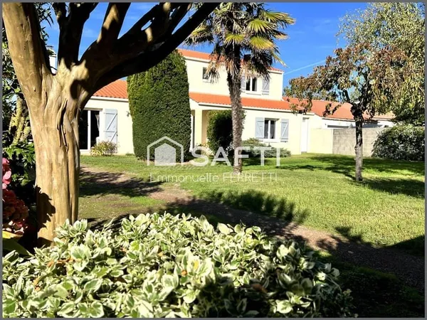 Charmante maison familiale avec dépendances sur 1 390 m² - Angles