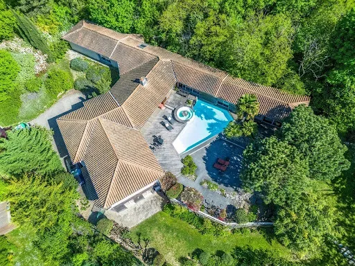 Maison 7 pièces 320 m²