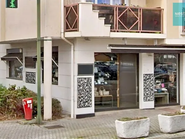 Murs commerciaux - Montrond Les Bains -74 m² - emplacement n°1 - loués 900€ par mois