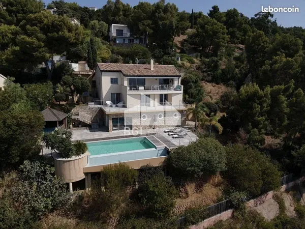 Villa 7 pièces 230 m²